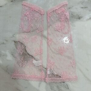 Elegant Pink Lace Sleeves